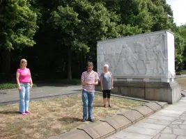 Scene bij het russisch monument 2.webp